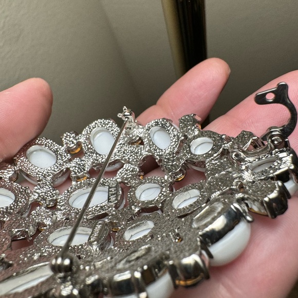 Black and White Large Costume Pear-Shaped Brooch/Pin/Pendant, Marked H. W China - Picture 6 of 8